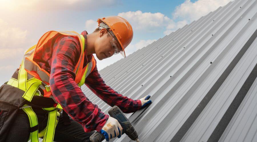 Expert new roof installation services in Rosiclare, IL